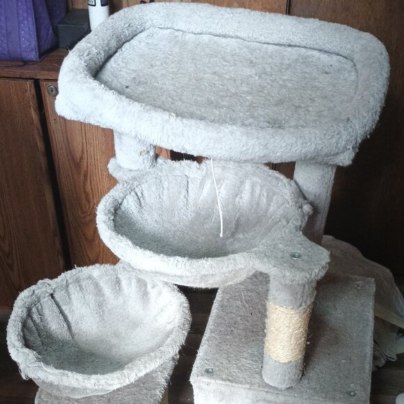 Cat tree - Picture 2 of 3